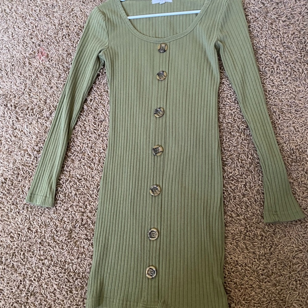 green dress